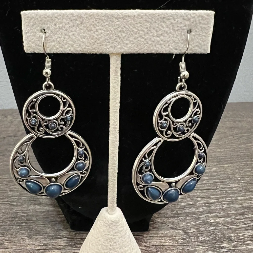 Elegant Silver and Blue Dangle pierced Earrings